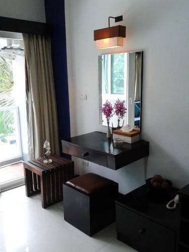 Hotel Benyada Lodge (surin Beach)