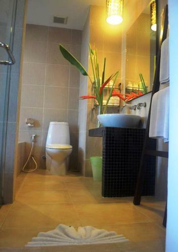 Hotel Benyada Lodge (surin Beach)