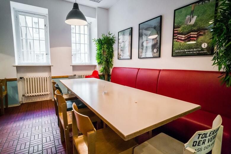 Apartamentos Amstel House Hostel