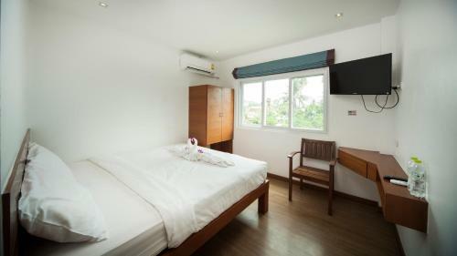 Hotel Maenam Bay Resort