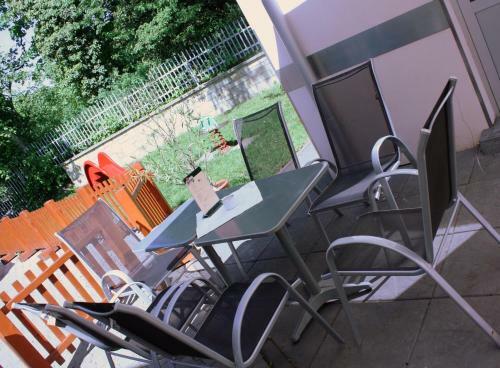 Hostal Penzion A Polocafe U Lavky