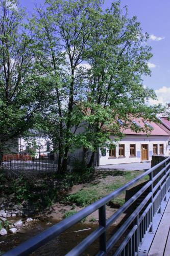 Hostal Penzion A Polocafe U Lavky