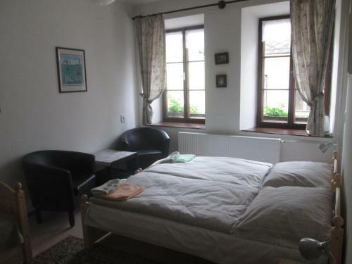Hostal Penzion A Kavarna U Holubu