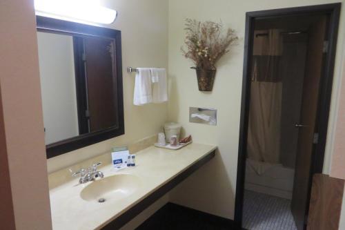 Hotel Americinn Forest Lake
