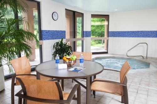 Hotel Courtyard Burlington Taft Corners