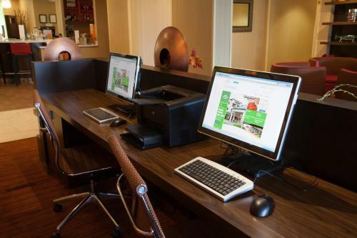 Hotel Courtyard Burlington Taft Corners