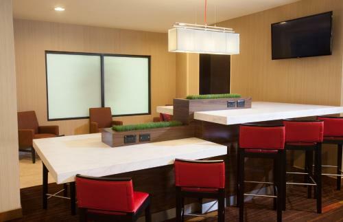 Hotel Courtyard Burlington Taft Corners