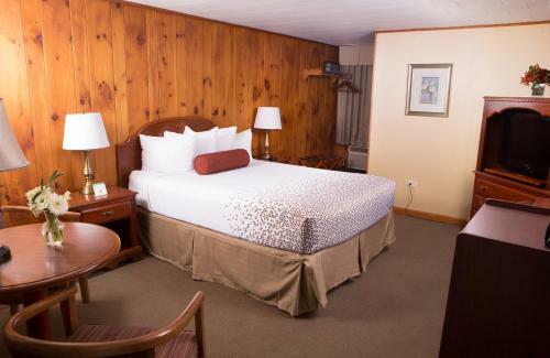 Knotty Pine Motel