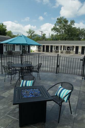 Knotty Pine Motel