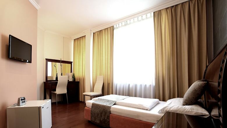 Hotel Attache