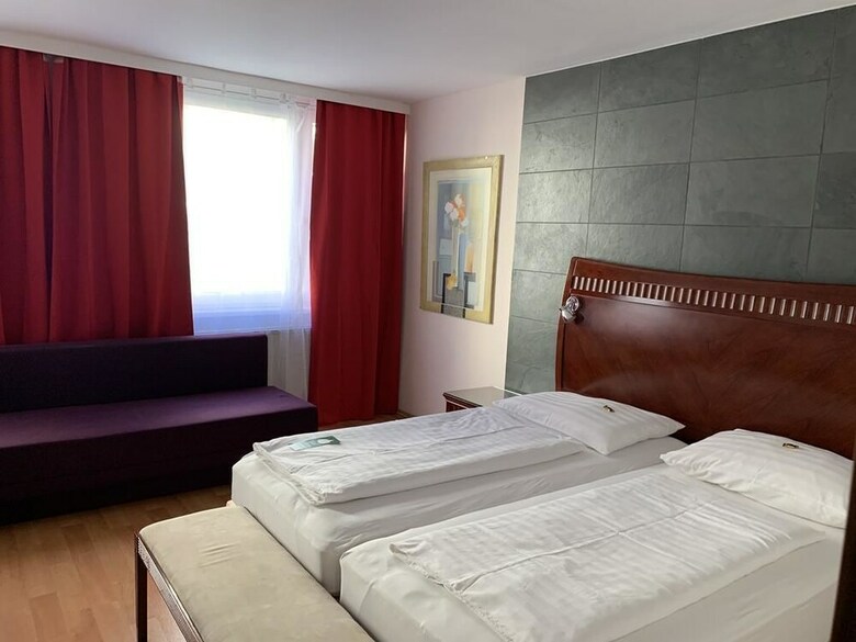 Hotel Attache