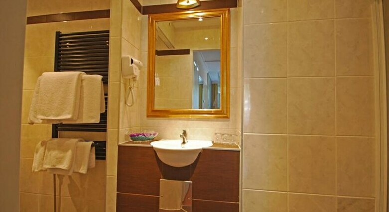 Hotel Attache