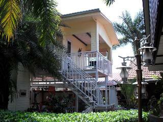 Thomas Udon Thai House Resort & Hotel