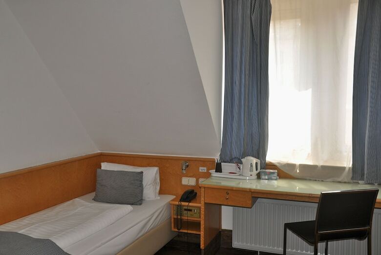 Apartamentos The 4 You Hostel & Hotel