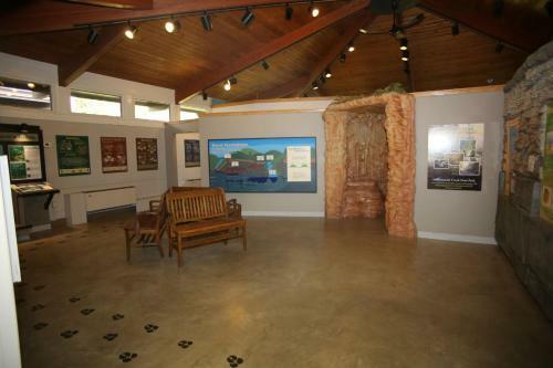 Lodge Canyon Inn