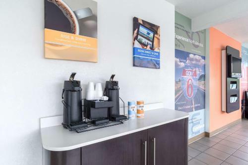 Motel 6 Long Beach International City