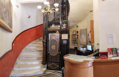 Hotel Cecil