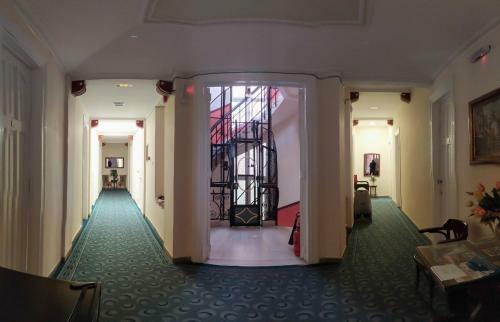 Hotel Cecil