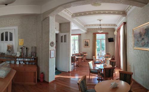 Hotel Cecil