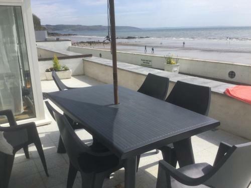 Strandways Court Apartment