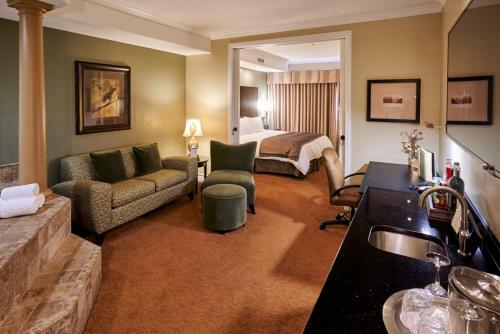 La Bellasera Hotel & Suites