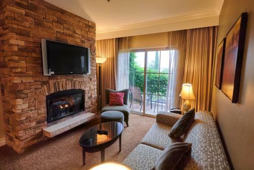 La Bellasera Hotel & Suites