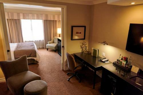 La Bellasera Hotel & Suites