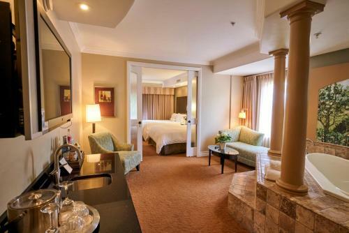 La Bellasera Hotel & Suites