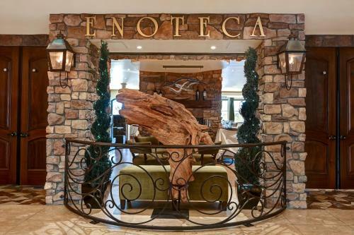 La Bellasera Hotel & Suites