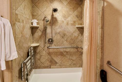 La Bellasera Hotel & Suites