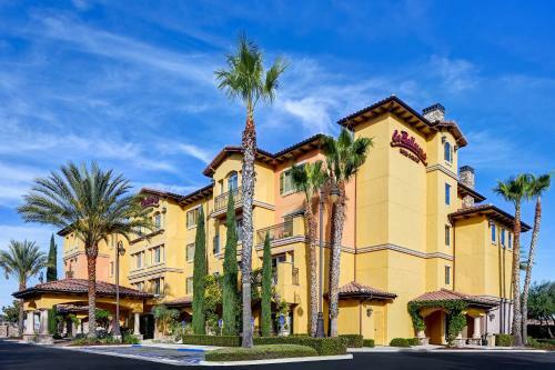La Bellasera Hotel & Suites