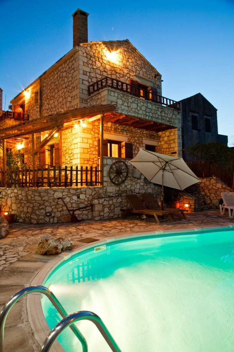 Tsivaras Villas
