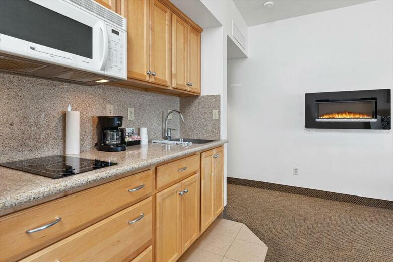 Hotel Beach House Inn & Suites
