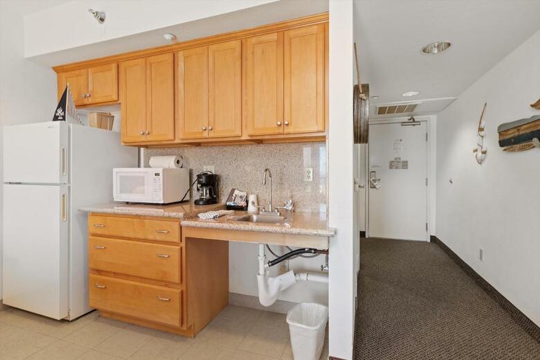 Hotel Beach House Inn & Suites