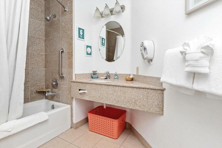 Hotel Beach House Inn & Suites