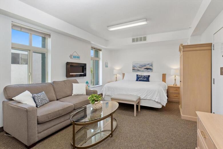 Hotel Beach House Inn & Suites
