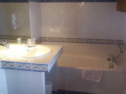Hotel H�tel Les Bernards