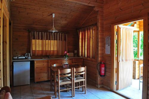 Sandy's Studios Apartments & Log-villas