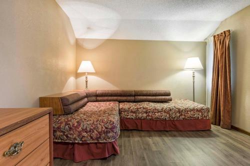 Hotel Arbor Suites At The Mall