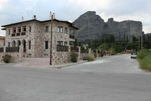 Hostal Monastiri Guesthouse