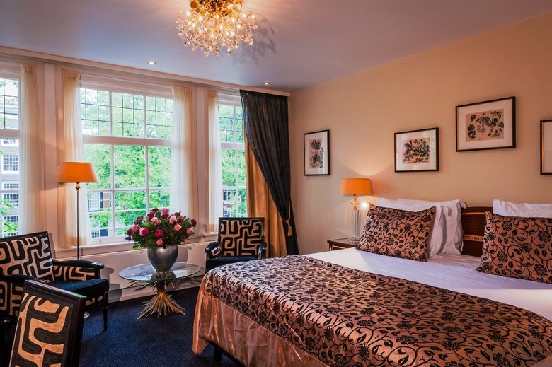 Ambassade Hotel