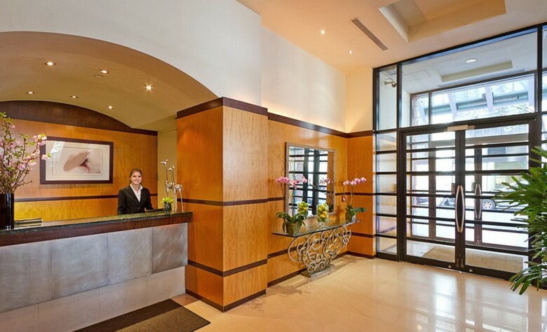 Hotel Giraffe