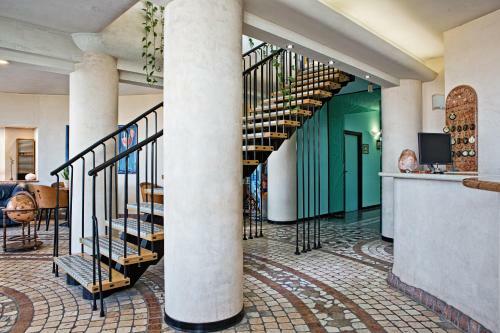 Amba Hotel