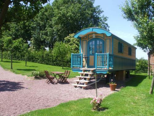 Bed & Breakfast Chambres D'h�tes Et Roulottes Le Clos Du Quesnay