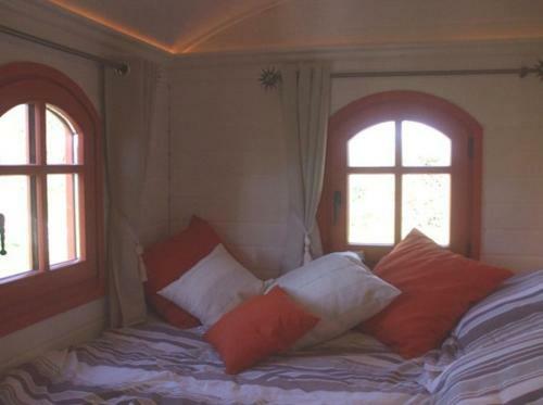 Bed & Breakfast Chambres D'h�tes Et Roulottes Le Clos Du Quesnay