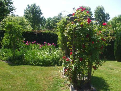 Bed & Breakfast Chambres D'h�tes Et Roulottes Le Clos Du Quesnay