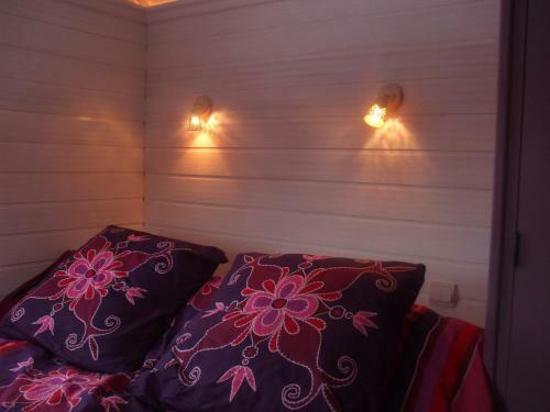Bed & Breakfast Chambres D'h�tes Et Roulottes Le Clos Du Quesnay