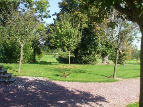 Bed & Breakfast Chambres D'h�tes Et Roulottes Le Clos Du Quesnay