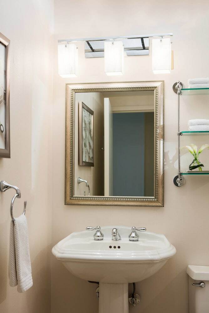 Renaissance Newark Airport Hotel