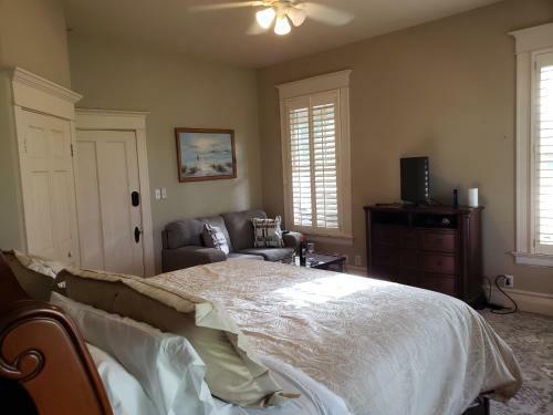 Bed & Breakfast Iron Horse Inn